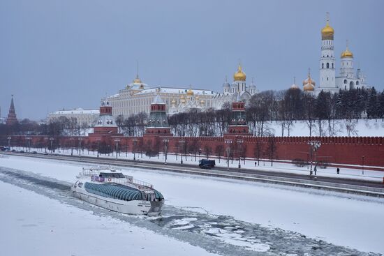 Tour on Moskva River