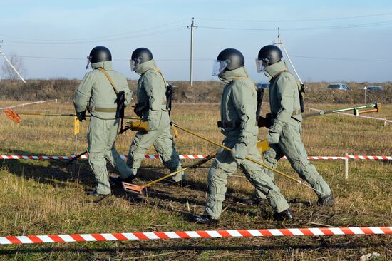 Combat engineer units exercise in Russian cities