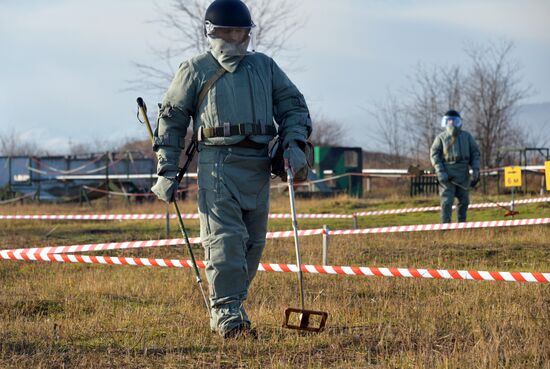 Combat engineer units exercise in Russian cities