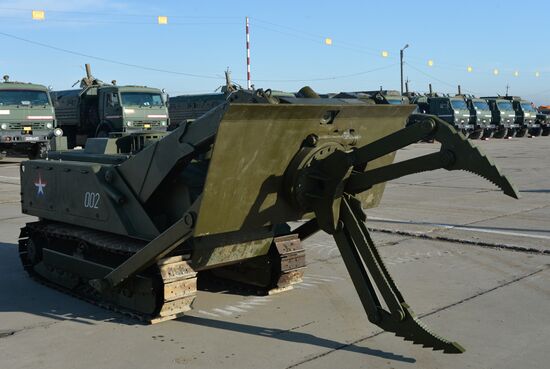 Combat engineer units exercise in Russian cities