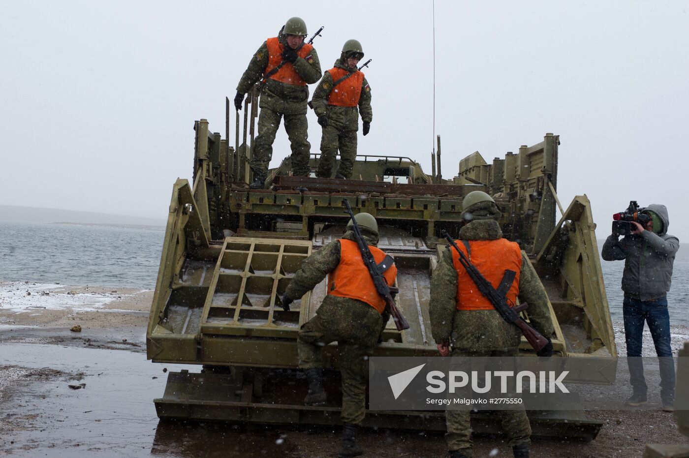Combat engineer units exercise in Russian cities
