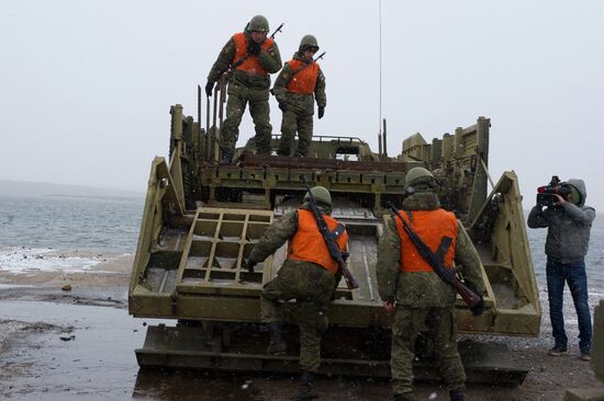 Combat engineer units exercise in Russian cities