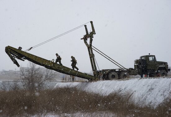Combat engineer units exercise in Russian cities