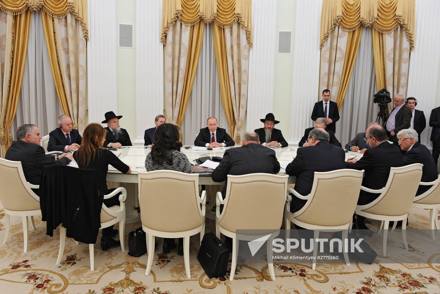 President Vladimir Putin meets with representatives of European Jewish Congress