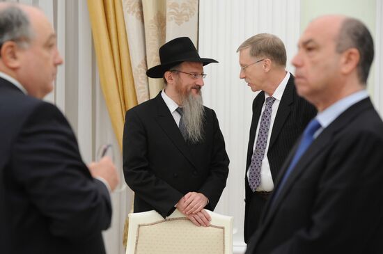 President Vladimir Putin meets with representatives of European Jewish Congress