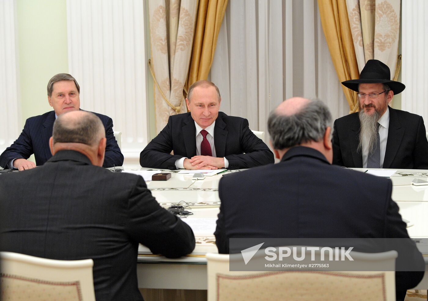 President Vladimir Putin meets with representatives of European Jewish Congress