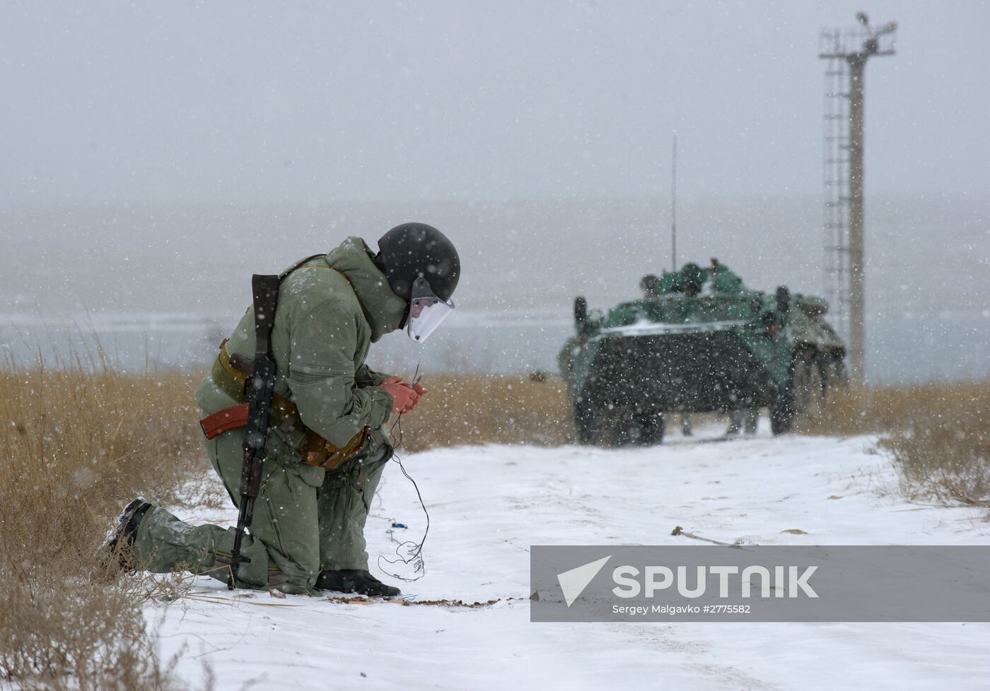 Combat engineer units exercise in Russian cities