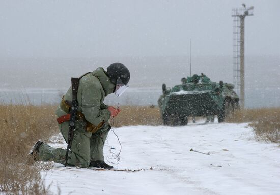 Combat engineer units exercise in Russian cities