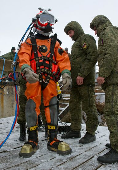 Combat engineer units exercise in Russian cities