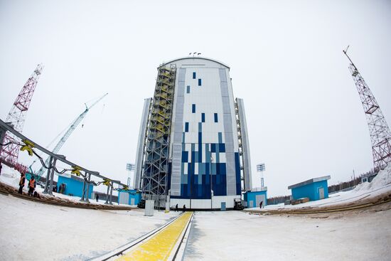 Assembling rocket-cqrrier "Soyuz" for the first launch from Vostochny spaceport