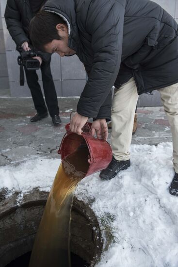 State services destroy counterfeit alcohol in Kirghizia