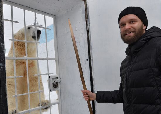 Traktor Hocky Club players visit their Altyn white bear charm