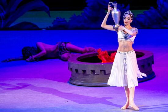 Final rehearsal of La Bayadère at State Kremlin Palace