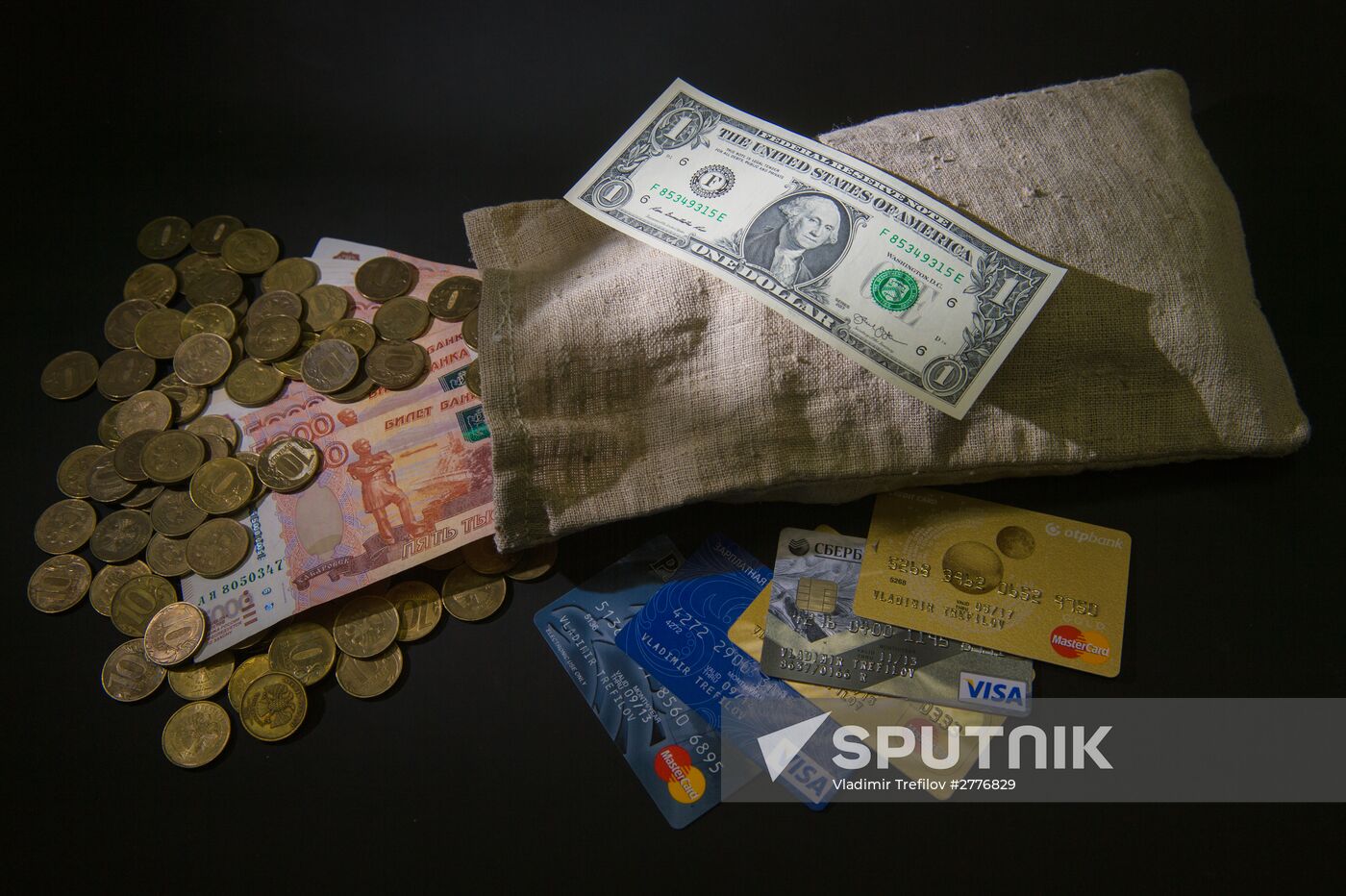 Banknotes and coins of Russia and United States