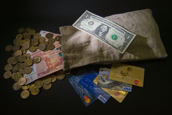 Banknotes and coins of Russia and United States