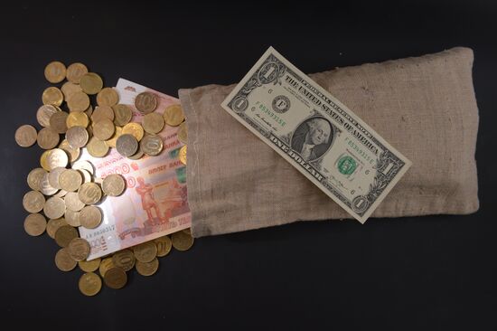 Banknotes and coins of Russia and United States