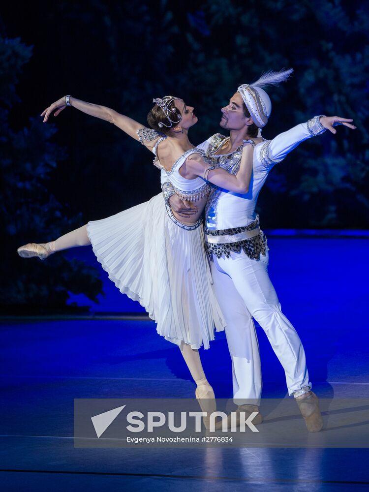 Final rehearsal of La Bayadère at State Kremlin Palace