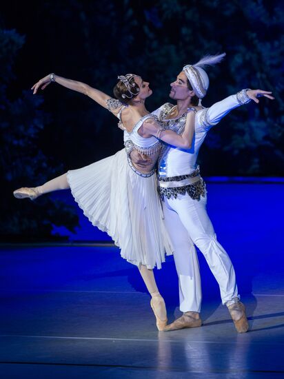 Final rehearsal of La Bayadère at State Kremlin Palace