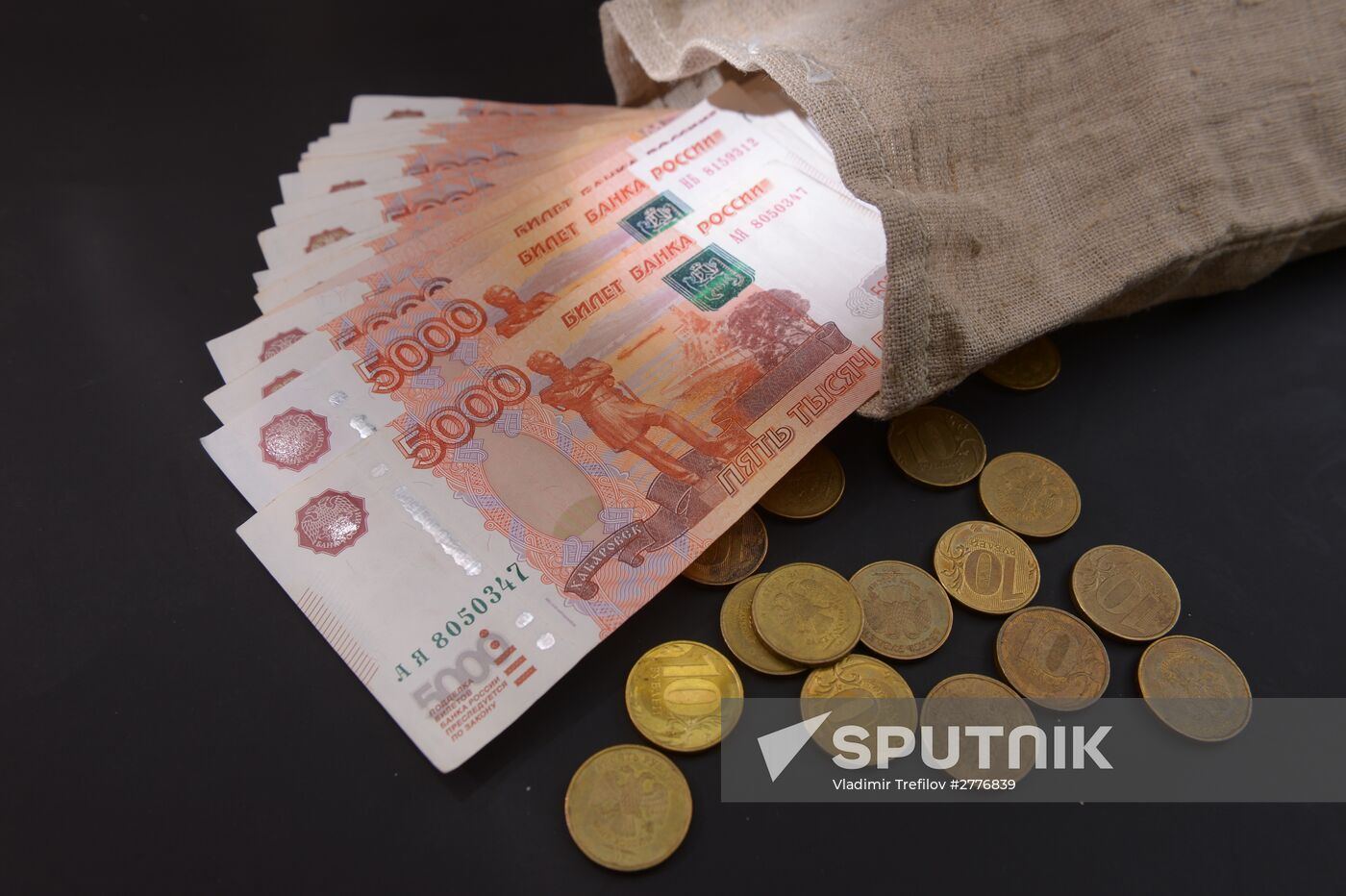 Banknotes and coins of Russia