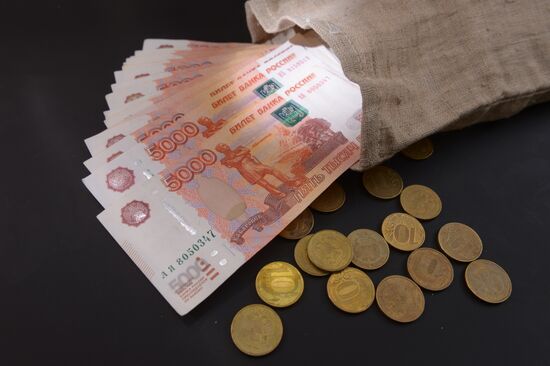 Banknotes and coins of Russia