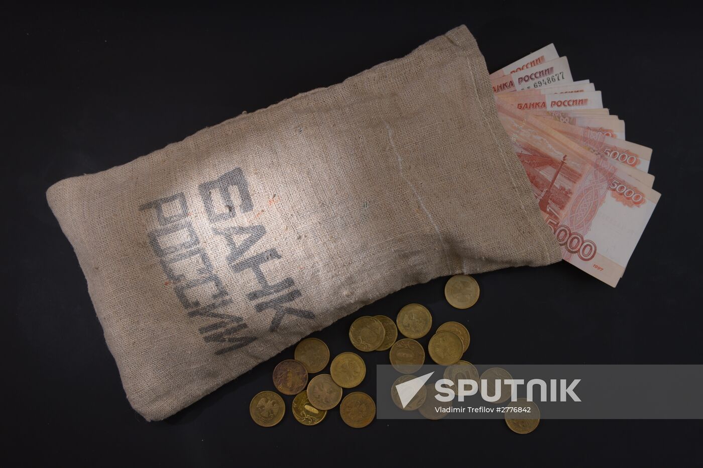 Banknotes and coins of Russia