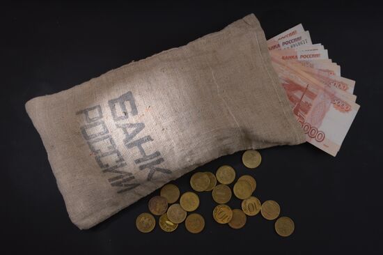 Banknotes and coins of Russia