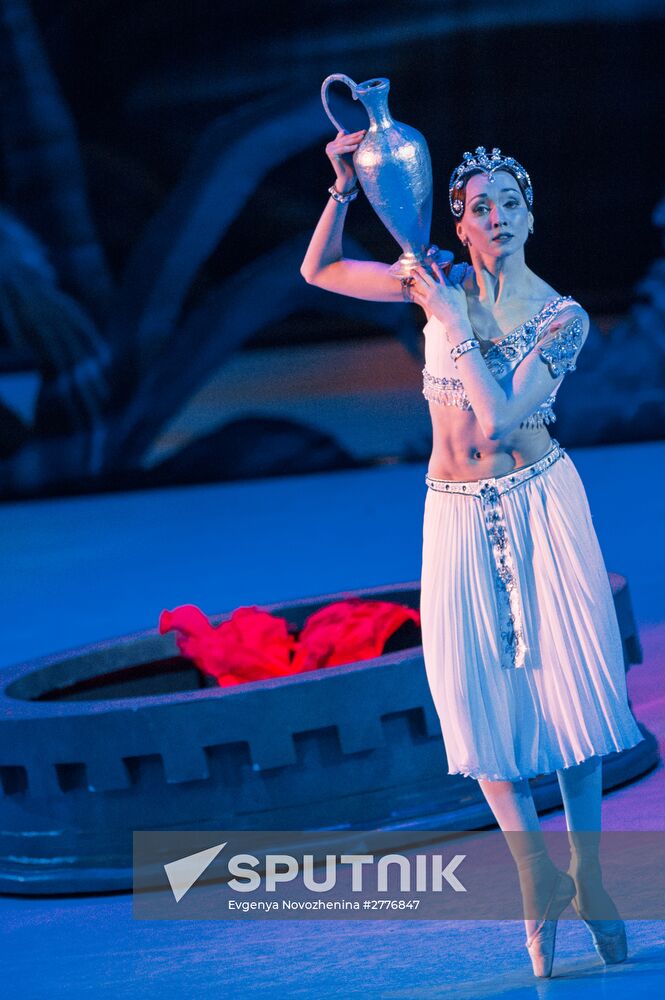 Final rehearsal of La Bayadère at State Kremlin Palace