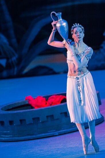 Final rehearsal of La Bayadère at State Kremlin Palace