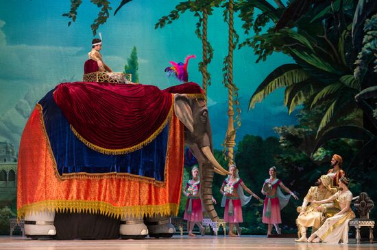 Final rehearsal of La Bayadère at State Kremlin Palace