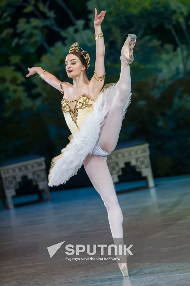 Final rehearsal of La Bayadère at State Kremlin Palace
