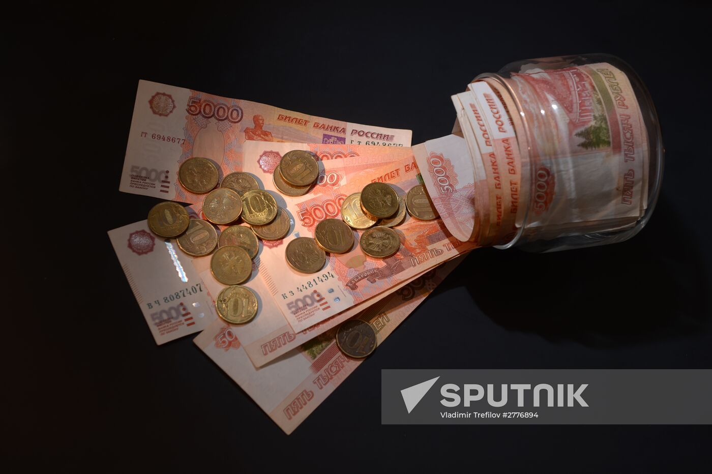 Banknotes and coins of Russia