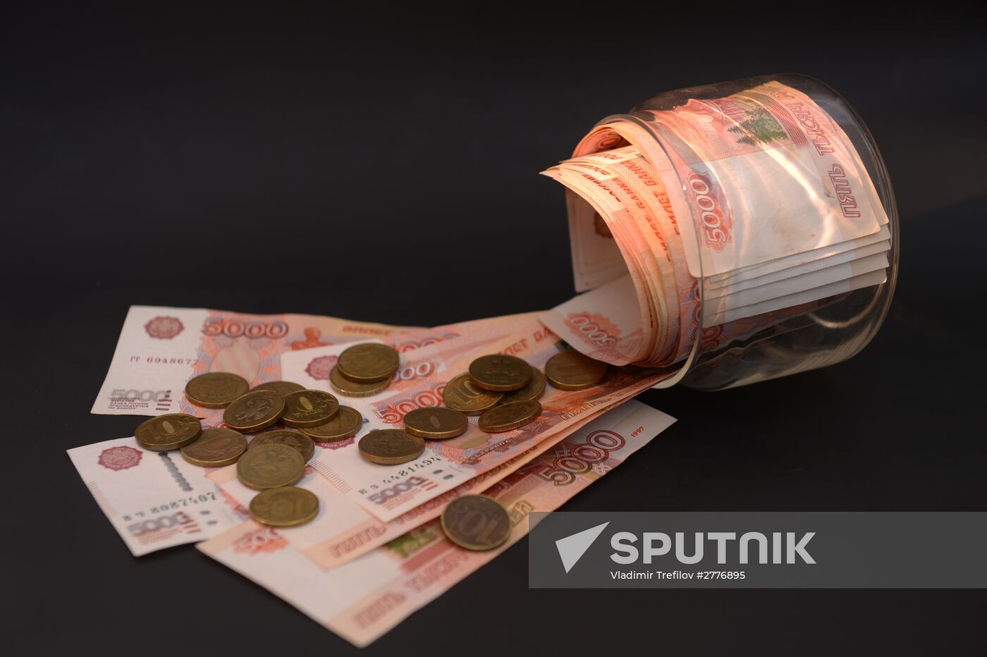 Banknotes and coins of Russia