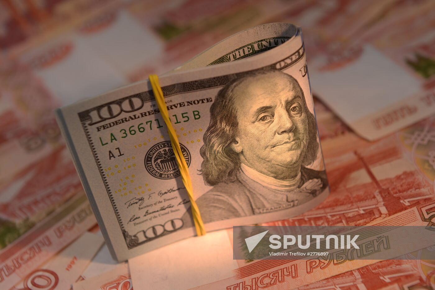 Russian and U.S. banknotes