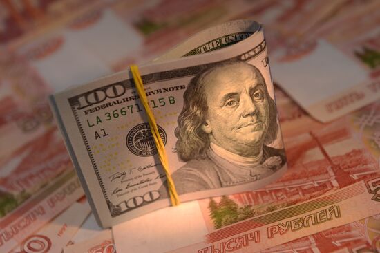 Russian and U.S. banknotes