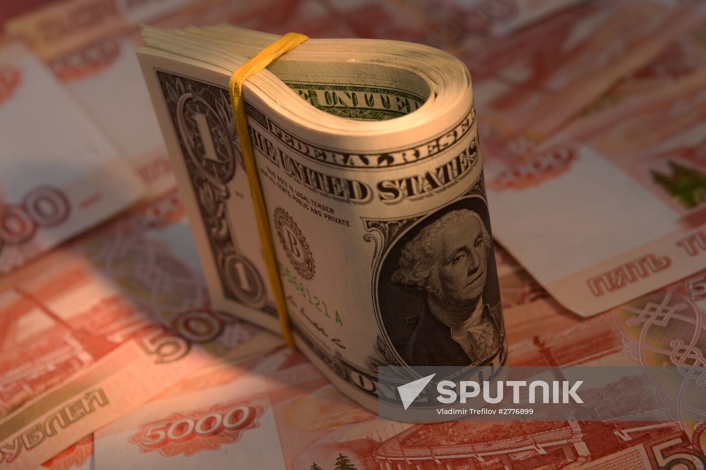 Russian and U.S. banknotes