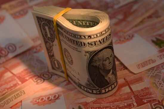 Russian and U.S. banknotes