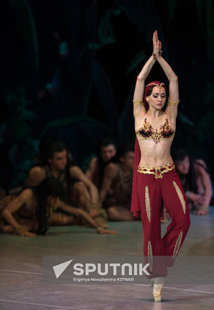 Final rehearsal of La Bayadère at State Kremlin Palace
