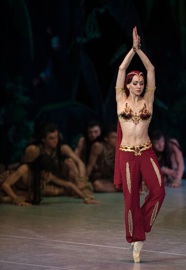 Final rehearsal of La Bayadère at State Kremlin Palace