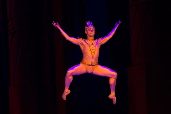 Final rehearsal of La Bayadère at State Kremlin Palace