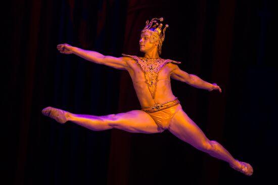 Final rehearsal of La Bayadère at State Kremlin Palace