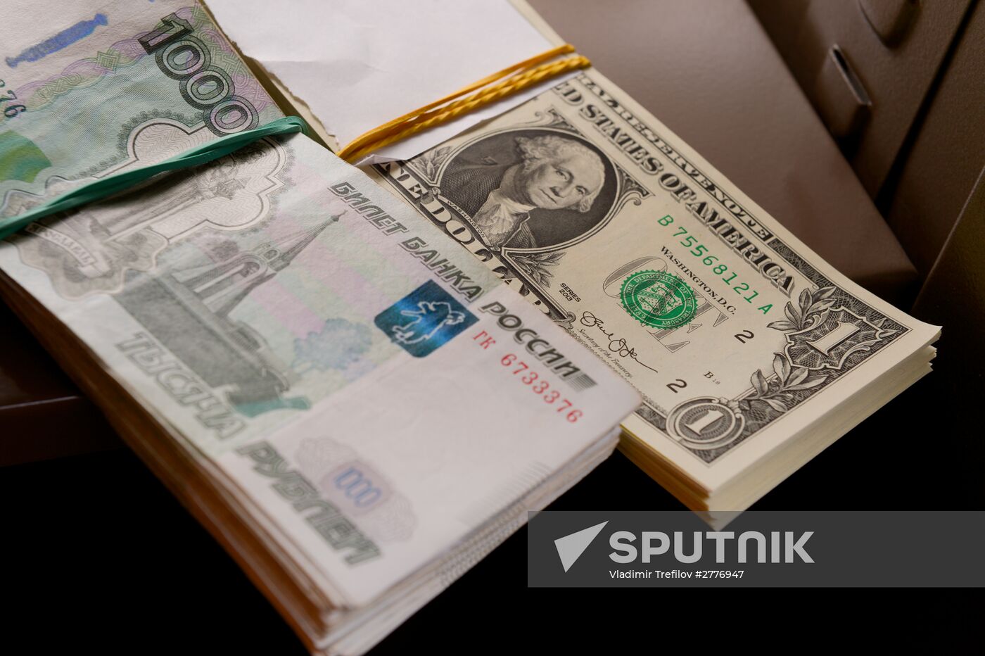 Russian and US banknotes