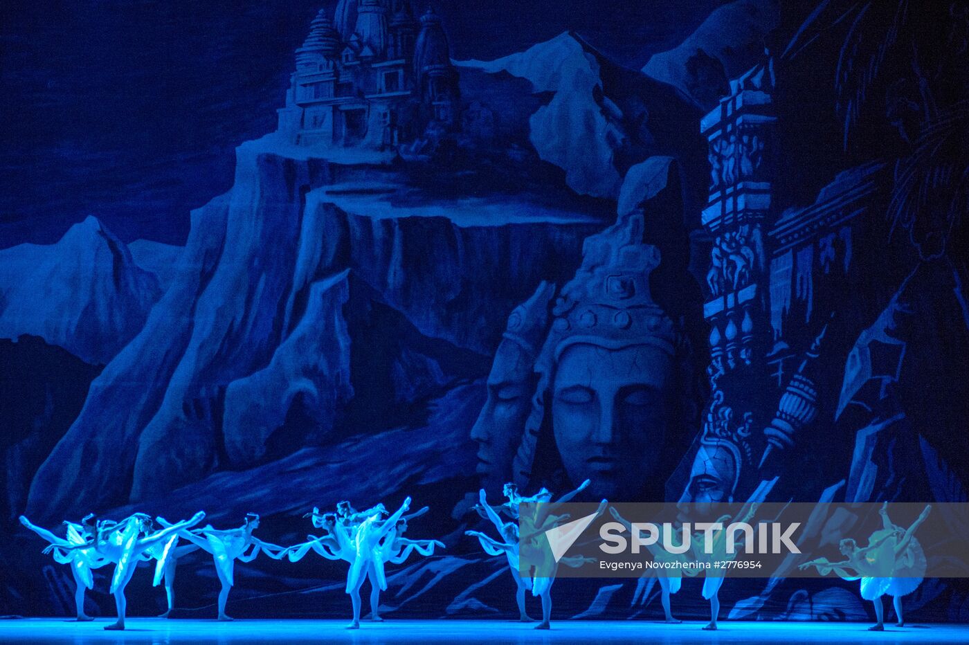 Final rehearsal of La Bayadère at State Kremlin Palace