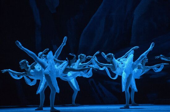 Final rehearsal of La Bayadère at State Kremlin Palace