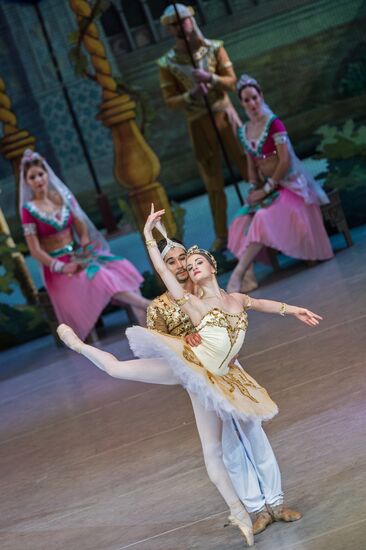Final rehearsal of La Bayadère at State Kremlin Palace