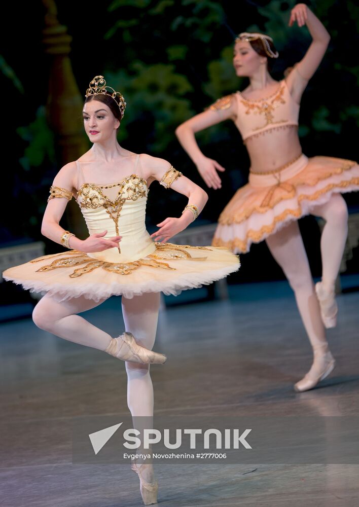 Final rehearsal of La Bayadère at State Kremlin Palace