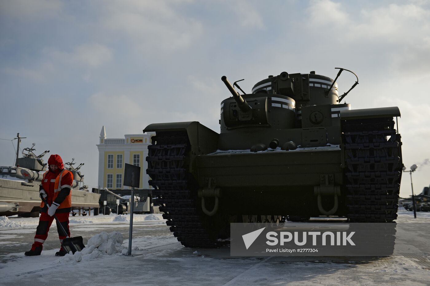 Sverdlovsk Region engineers recreate T-35 tank using Soviet drawings