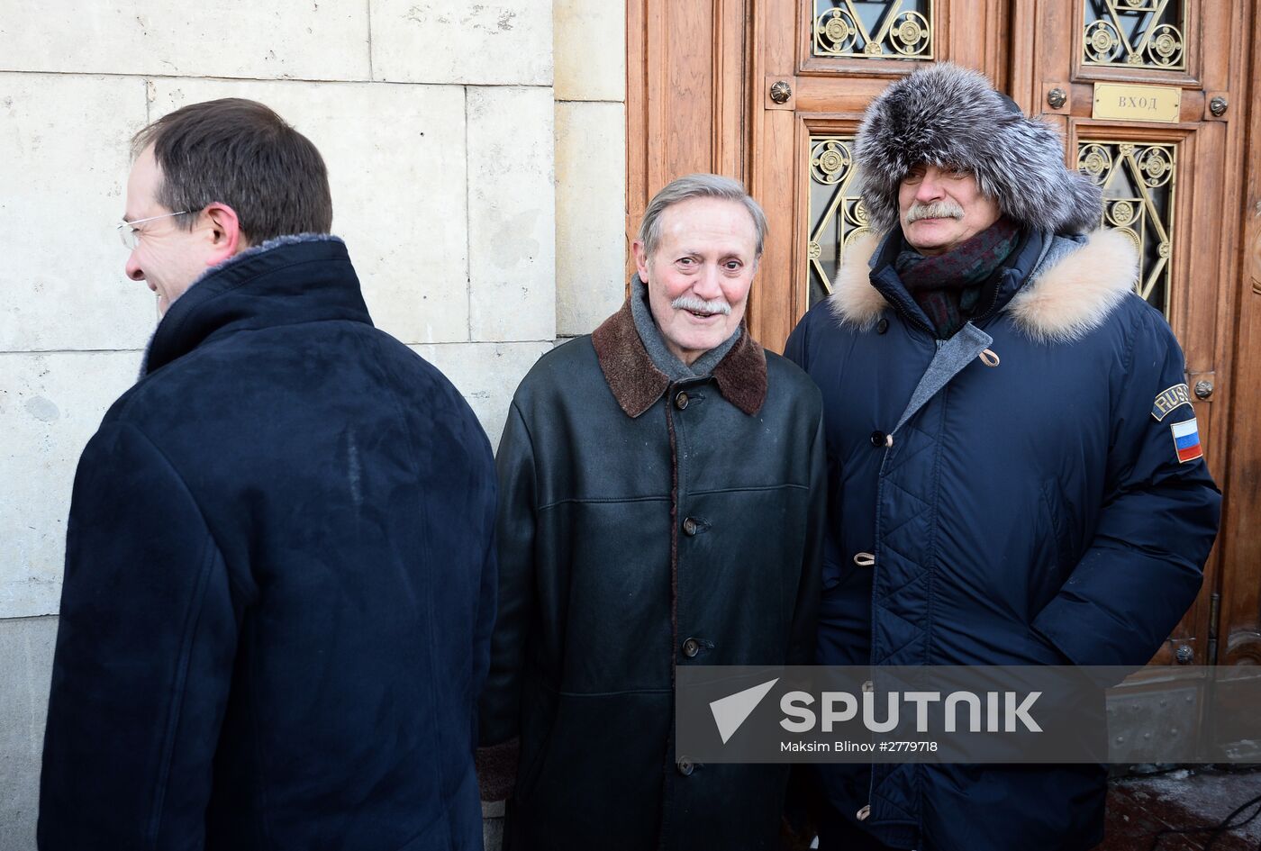 Unveiling memorial plaque in honor of People's Artist of the USSR Yevgeny Vesnik