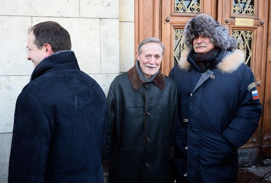 Unveiling memorial plaque in honor of People's Artist of the USSR Yevgeny Vesnik