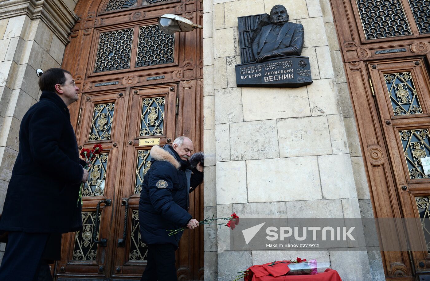 Unveiling memorial plaque in honor of People's Artist of the USSR Yevgeny Vesnik