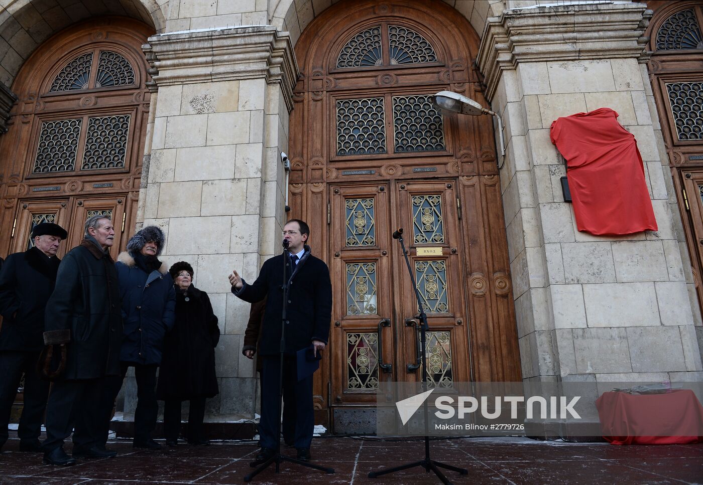 Unveiling memorial plaque in honor of People's Artist of the USSR Yevgeny Vesnik